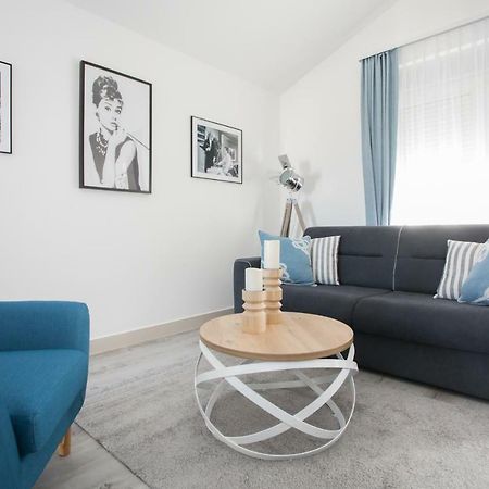 Apartment Movie Primošten Buitenkant foto