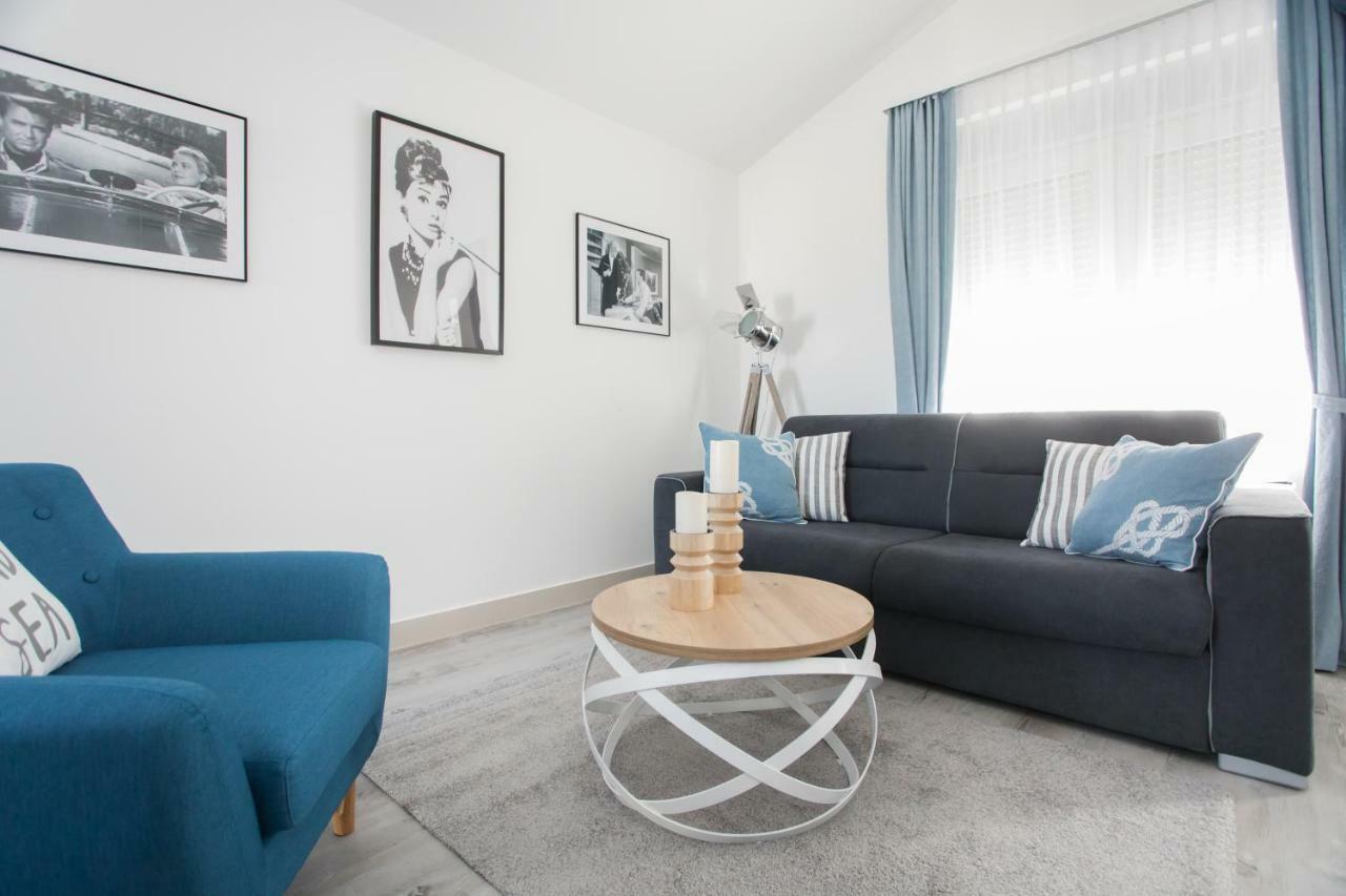 Apartment Movie Primošten Buitenkant foto