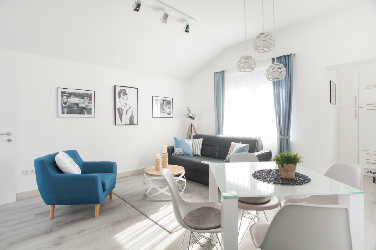 Apartment Movie Primošten Buitenkant foto