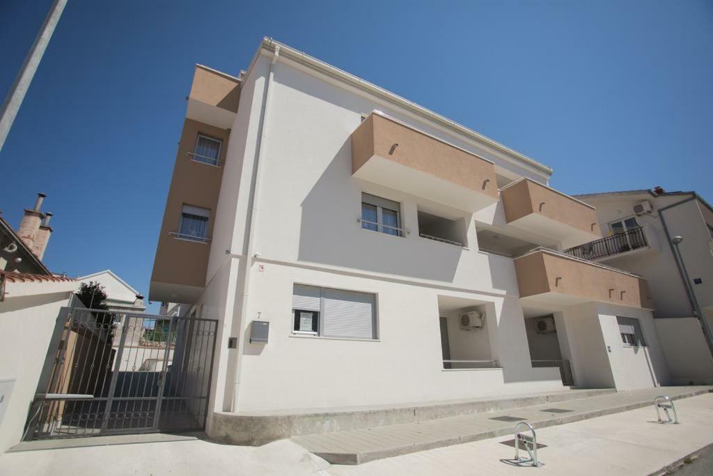 Apartment Movie Primošten Buitenkant foto