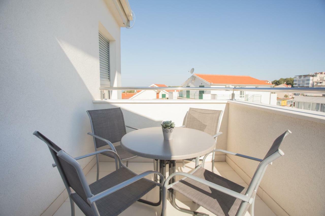 Apartment Movie Primošten Buitenkant foto